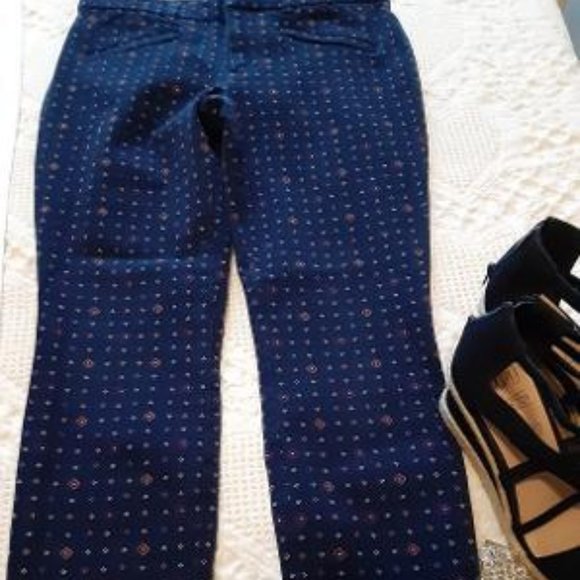 Gap Fashion Capri - Navy, red and white accents - Picture 6 of 8